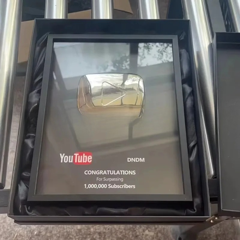 Esports Gaming Trophy - โลโก้ปุ่มเกม YouTube และ Bilibili รางวัลโลโก้ทองคำ งานโลหะสั่งทำ